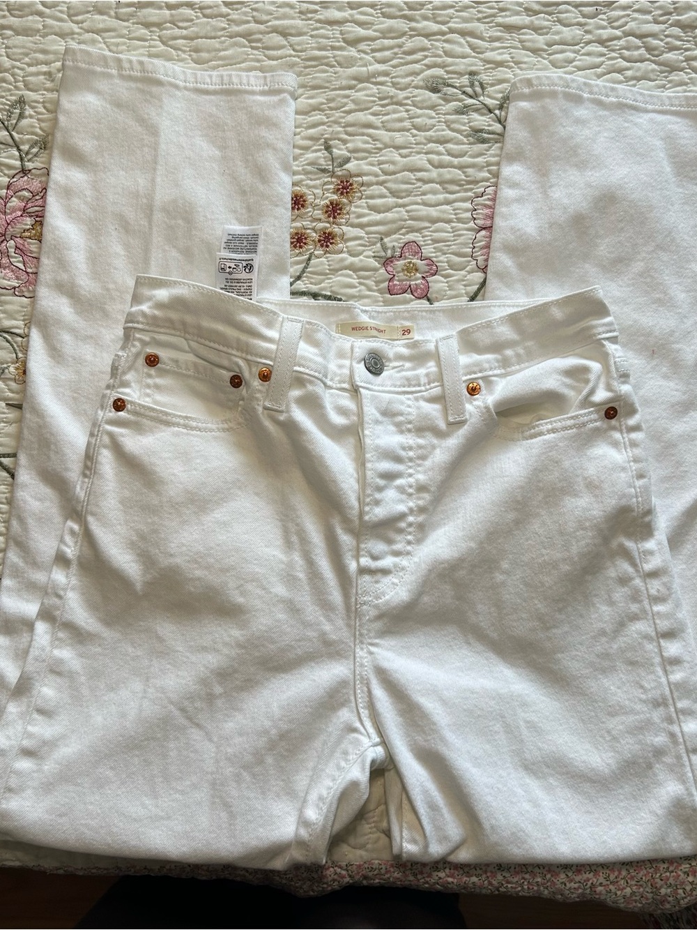 White Levi’s Wedgie Straight White jeans  Women's Classic Straight Jeans